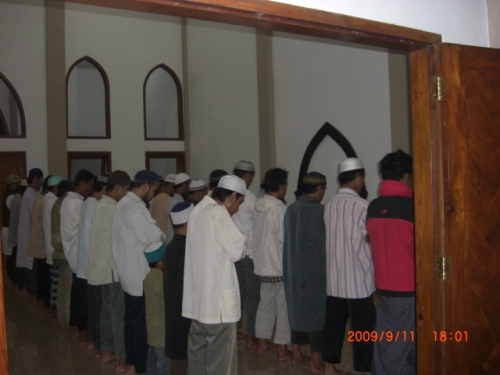 Sholat Berjamaah di masjid Pesantren AL-ITTIBA' Klaten